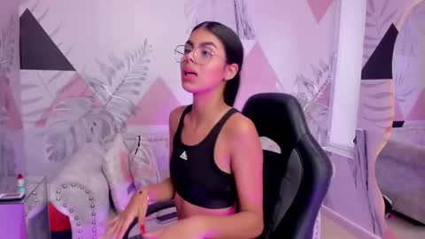 Snapshot of isa_little4u chatting on 8, 3, 2025 online show from 8, 3, 2025