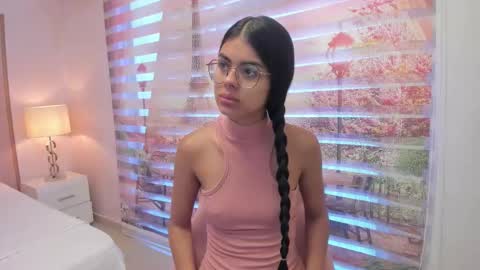 Snapshot of isa_little4u chatting on 12, 9, 2025 online show from 12, 9, 2025