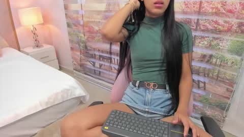 Snapshot of isa_little4u chatting on 14, 9, 2025 online show from 14, 9, 2025