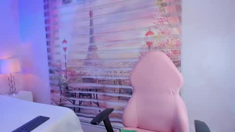 Snapshot of isa_little4u chatting on 4, 10, 2025 online show from 4, 10, 2025