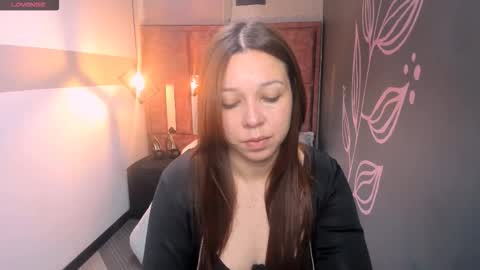 Snapshot of isa_thompson__ chatting on 12, 9, 2025 I S A online show from 12, 9, 2025