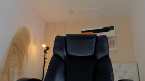 isaac_cryston online show from 6, 11, 2025