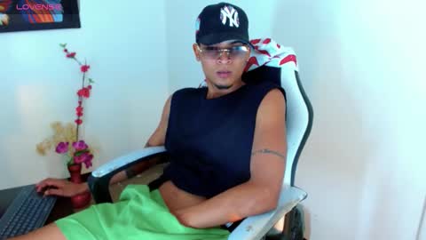 Snapshot of isaacas chatting on 12, 11, 2025 Isaacas online show from 12, 11, 2025