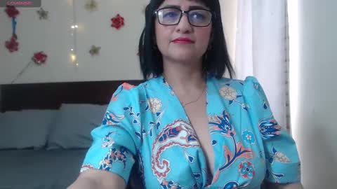 Isabeel Sofia online show from 7, 3, 2025