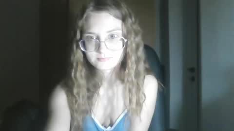 Snapshot of isabel_loveee chatting on 1, 12, 2025 isabel_loveee online show from 1, 12, 2025