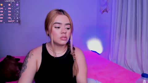 Isabella Arias online show from 2, 1, 2025