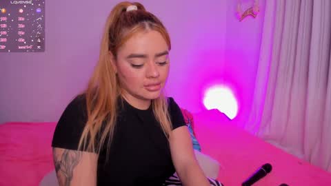 Isabella Arias online show from 6, 1, 2025