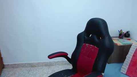 Snapshot of isabella_hots chatting on 16, 2, 2025 estefania online show from 16, 2, 2025