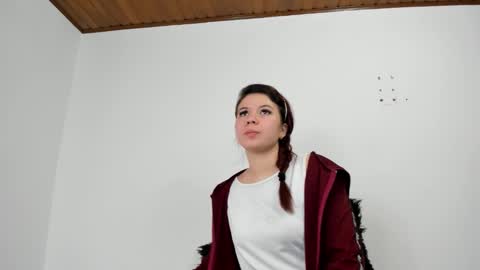 isabella_jaramillo online show from 30, 10, 2025