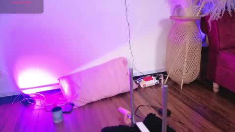 Snapshot of isabella_lt chatting on 21, 4, 2026 online show from 21, 4, 2026