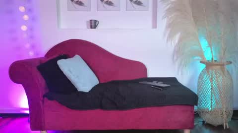 Snapshot of isabella_lt chatting on 17, 6, 2026 online show from 17, 6, 2026