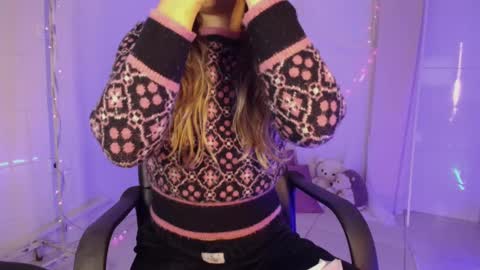 Snapshot of isabella_rross chatting on 4, 10, 2025 Isabella Rros online show from 4, 10, 2025