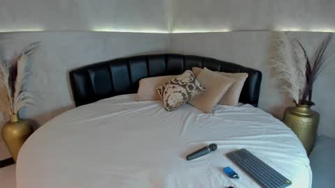 isabellaa_palacios online show from 24, 9, 2025