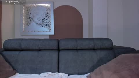 Isa Hill  online show from 24, 12, 2024