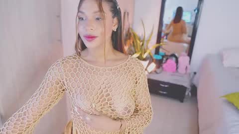 Snapshot of isabellamontier1 chatting on 8, 10, 2025 isabella online show from 8, 10, 2025