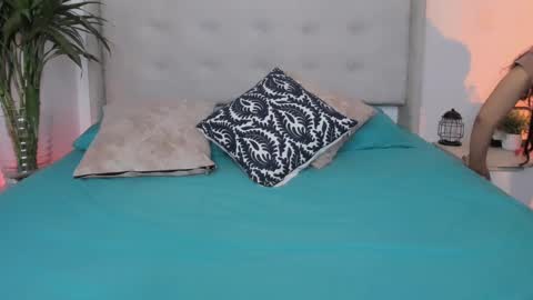 Isabelle Diaz online show from 25, 2, 2025