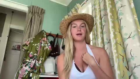 Snapshot of isabellesings chatting on 8, 1, 2026 isabellesings online show from 8, 1, 2026