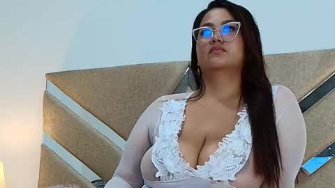 IsabellMendez online show from 5, 3, 2025
