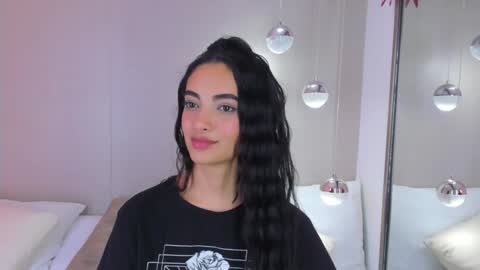 Isa Monroee  online show from 4, 12, 2024