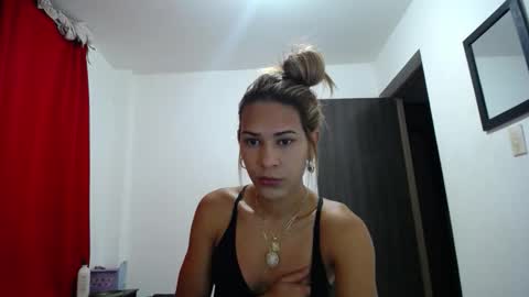 Snapshot of isaura_latina chatting on 31, 10, 2025 Idara Trovo online show from 31, 10, 2025