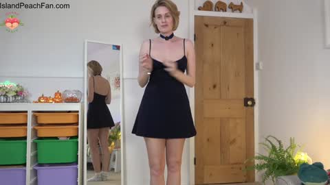 Snapshot of island_peach chatting on 10, 10, 2025 Lou Peaches online show from 10, 10, 2025