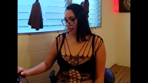 Snapshot of islandmilf777 chatting on 8, 3, 2025 BiancaRose online show from 8, 3, 2025