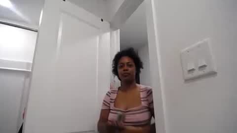 Snapshot of islothonit chatting on 6, 7, 2026 Sharice online show from 6, 7, 2026