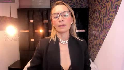 ISSA MILF online show from 20, 12, 2025