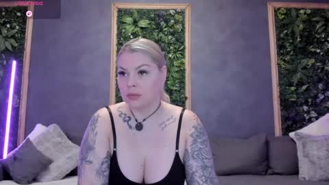 Snapshot of issaa20 chatting on 30, 4, 2026 Alisa online show from 30, 4, 2026