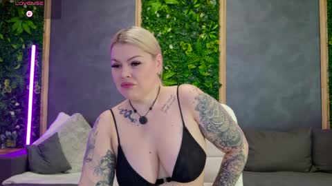 Snapshot of issaa20 chatting on 7, 5, 2026 Alisa online show from 7, 5, 2026