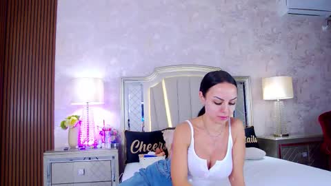 Issadorra online show from 25, 2, 2026