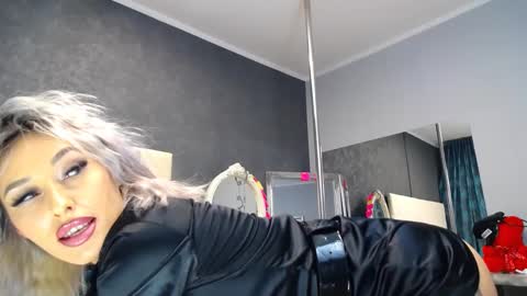 IssaSmyth online show from 6, 12, 2024