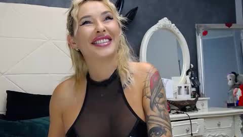 IssaSmyth online show from 4, 10, 2025