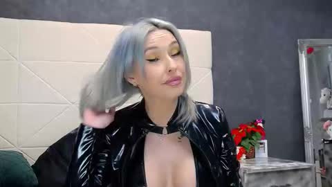 IssaSmyth online show from 10, 4, 2026