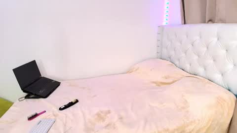 Snapshot of isseymz chatting on 17, 6, 2026 Iseey online show from 17, 6, 2026