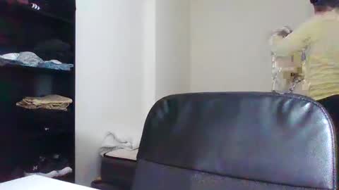 italianboybcn online show from 1, 2, 2025