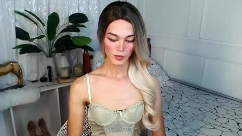 Snapshot of its_me_ivana chatting on 8, 3, 2025 MISS IVANA online show from 8, 3, 2025