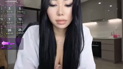 Queen Liya online show from 30, 10, 2025