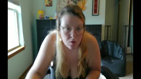 Snapshot of itsglitch222 chatting on 15, 9, 2025 Itsglitchh222 online show from 15, 9, 2025