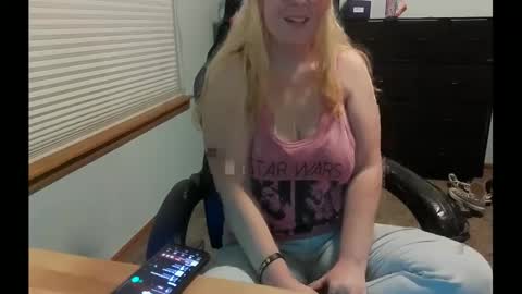 Snapshot of itsglitch222 chatting on 17, 9, 2025 Itsglitchh222 online show from 17, 9, 2025
