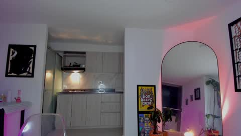 Snapshot of itslau_ chatting on 18, 12, 2024 lau online show from 18, 12, 2024