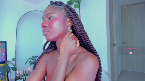 Snapshot of itslau_ chatting on 2, 2, 2025 lau online show from 2, 2, 2025