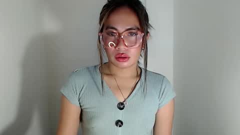 itsurgil_kloeh online show from 25, 11, 2025