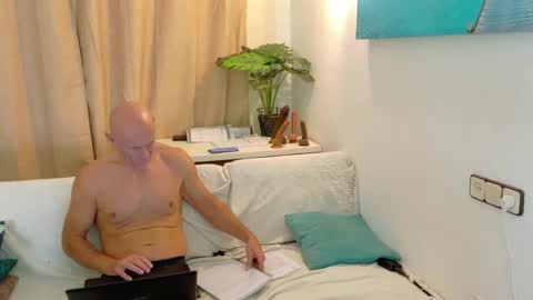 ivonneanddom online show from 29, 10, 2025