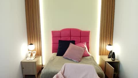 I V O N N E R O S S online show from 18, 2, 2026