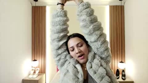 I V O N N E R O S S online show from 19, 2, 2026