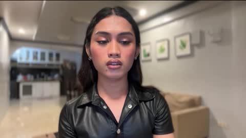 kirstenelsie online show from 8, 10, 2025