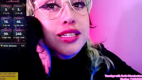 Snapshot of ivy_rosse chatting on 1, 3, 2025 You can find more of me here online show from 1, 3, 2025