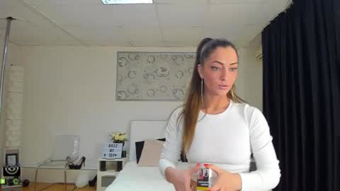IvyFox online show from 10, 2, 2025