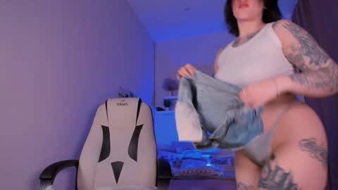 Snapshot of ivyhoney chatting on 30, 1, 2025 IVY - Follow me 3 online show from 30, 1, 2025